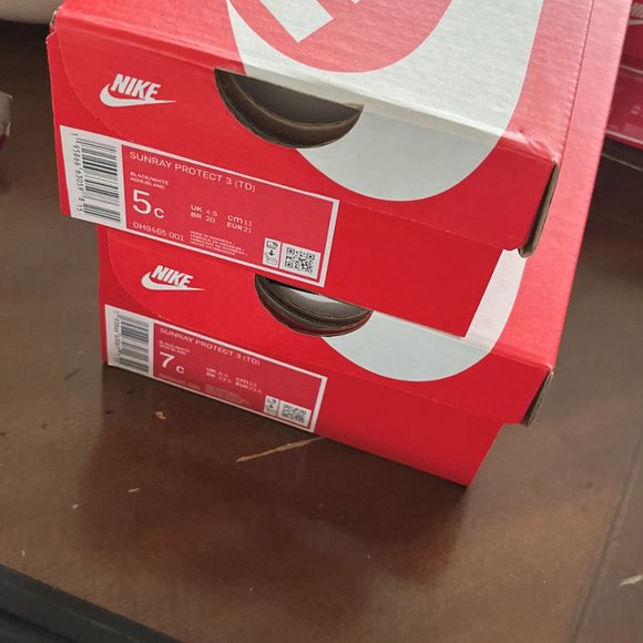 Nike Kids sandals - Picture 3 of 3